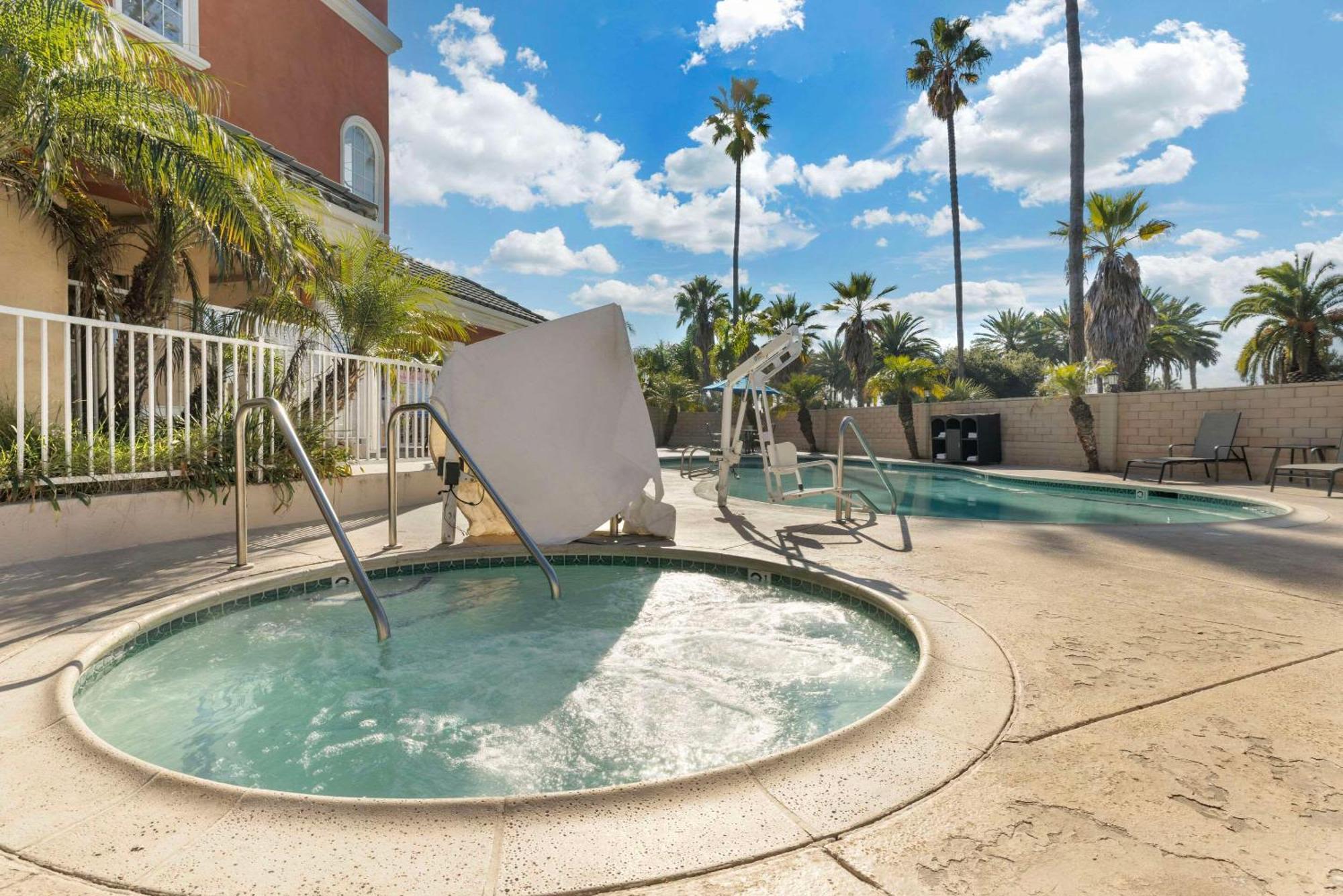 Comfort Suites Oceanside Camp Pendleton Area Bagian luar foto