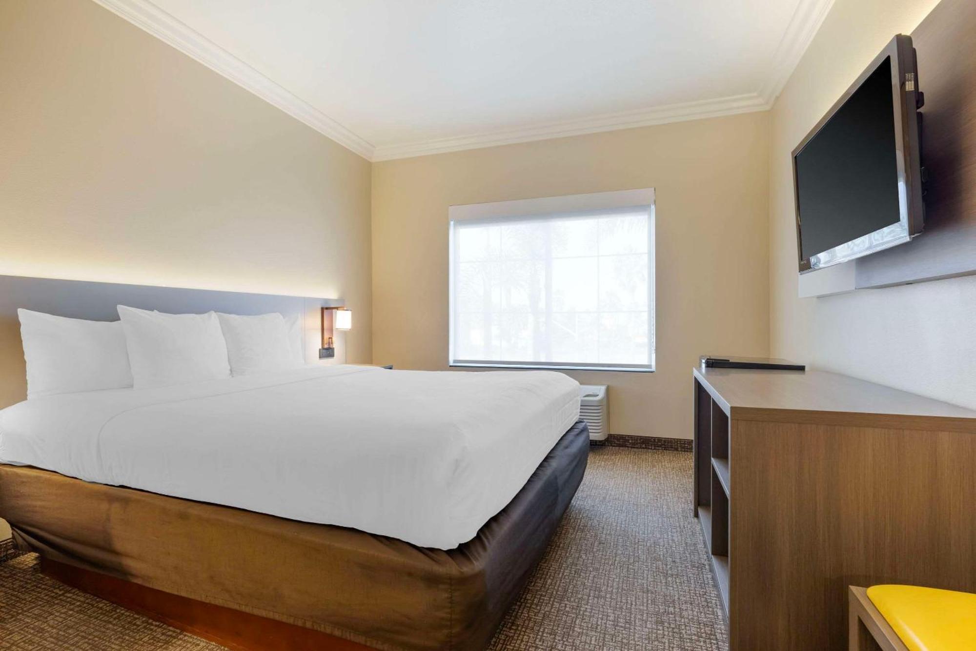 Comfort Suites Oceanside Camp Pendleton Area Bagian luar foto