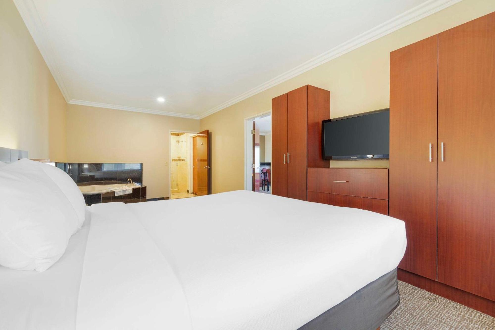 Comfort Suites Oceanside Camp Pendleton Area Bagian luar foto